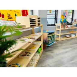 Kệ sách cho bé, kệ đồ chơi cho bé,kệ giáo cụ, giá sách gỗ Montessori cho bé KDC