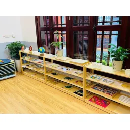 Kệ sách cho bé, kệ đồ chơi cho bé,kệ giáo cụ, giá sách gỗ Montessori cho bé KDC