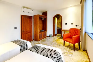 Phòng ngủ - Biệt thự ven sông 1800m2 - Phong cách Modern