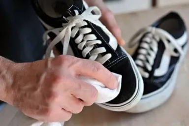 Top 9 cách vệ sinh giày đơn giản hiệu quả nhất 2024
