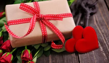 Ngày 14/2 ai tặng quà cho ai? Top 19 món quà cho ngày Valentine đỏ