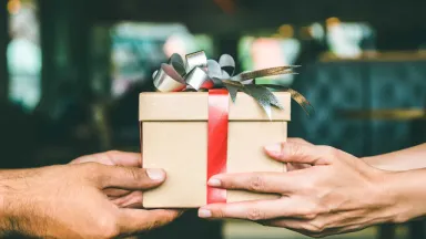 Top 29 món quà tặng 8/3 cho nhân viên nữ được yêu thích nhất