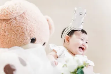 Top 19 món quà đầy tháng cho bé gái nên mua vô cùng ý nghĩa