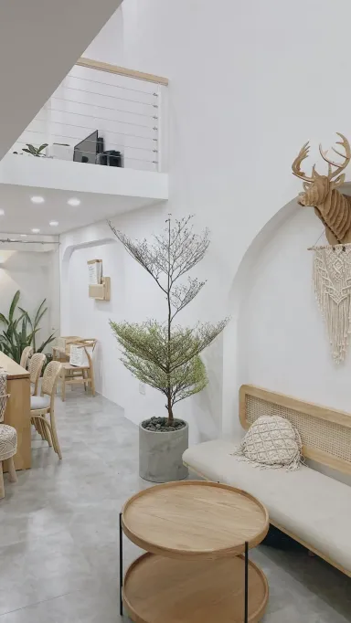 Phòng khách - Tự tay cải tạo nhà phố cũ nát với phong cách Bắc Âu kết hợp Bohemian 