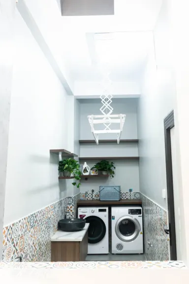 Phòng giặt - Nhà phố diện tích nhỏ được mở rộng không gian với phong cách Modern 