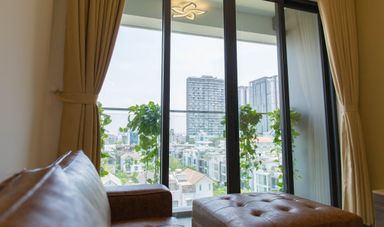  Lô gia - Thư thái tuyệt đối trong căn hộ màu vàng 82m2 ven sông Sài Gòn 