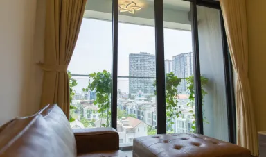 Lô gia - Thư thái tuyệt đối trong căn hộ màu vàng 82m2 ven sông Sài Gòn