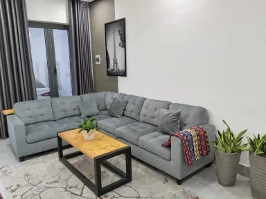Phòng khách - Nhà phố có 5 sân, thiết kế nội thất tối giản gần gũi thiên nhiên