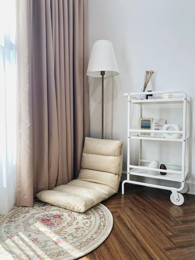  Phòng ngủ, Góc thư giãn - Căn hộ 106m2 được phối màu nội thất nâu - trắng trang nhã mà hiện đại 