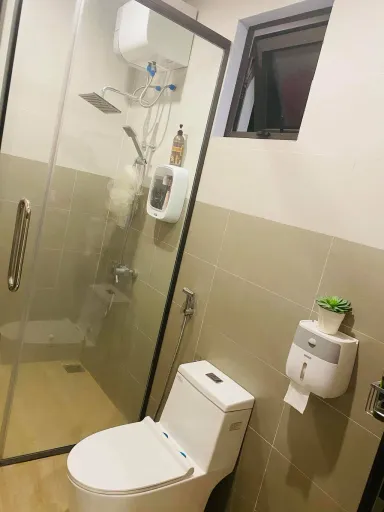 Phòng tắm - Ấm áp nhà phố tông màu vàng - xanh biển, trang trí nội thất gỗ