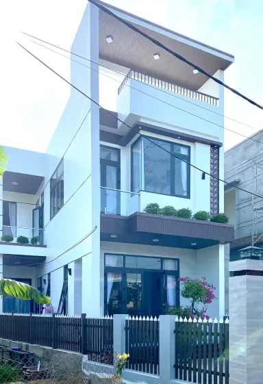 Mặt tiền - Ấm áp nhà phố tông màu vàng - xanh biển, trang trí nội thất gỗ