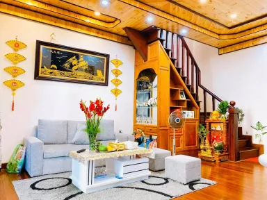 Nhà phố cổ Hội An kiến trúc cổ điển nổi bật với trần lát gỗ
