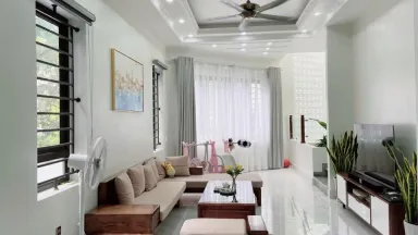Nhà phố 3 tầng vát góc xinh xắn chỉ tốn hơn 150 triệu trang trí nội thất
