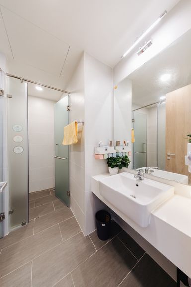  Phòng tắm - Căn hộ tối giản với ý tưởng phòng khách kiểu Nhật  