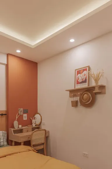 Phòng ngủ - Câu chuyện tổ ấm đầu tiên màu cam cháy và xanh rêu