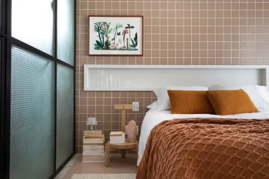 Phòng ngủ - Căn hộ 40m2 phối màu ngẫu hứng của gia chủ yêu thời trang