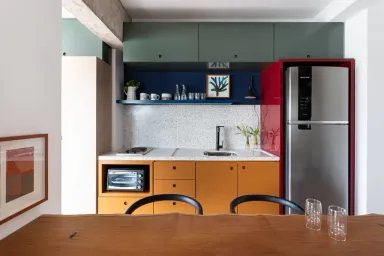Phòng bếp - Căn hộ 40m2 phối màu ngẫu hứng của gia chủ yêu thời trang
