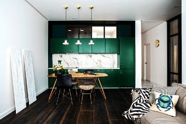  Phòng bếp - Căn hộ 62㎡ mang vẻ đẹp sang trọng, lộng lẫy với màu xanh lá đậm cổ điển  