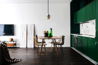 Phòng ăn - Căn hộ 62㎡ mang vẻ đẹp sang trọng, lộng lẫy với màu xanh lá đậm cổ điển 