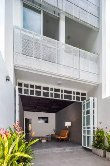 Mặt tiền - “J House” tĩnh lặng và an yên tách biệt phố đông của nữ giáo viên độc thân