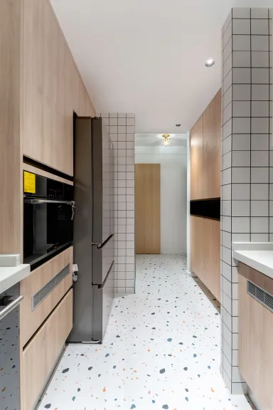 Phòng bếp Phòng tắm - Tổ ấm đơn giản kiểu Scandinavian với màu gỗ và cam cháy ấm áp