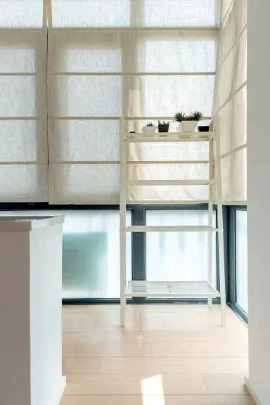 Lô gia - Bất ngờ tổ ấm 46m2 của gia đình 4 người gọn gàng và tươm tất