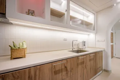 Phòng bếp - Ngôi nhà với những bức tường cong độc đáo