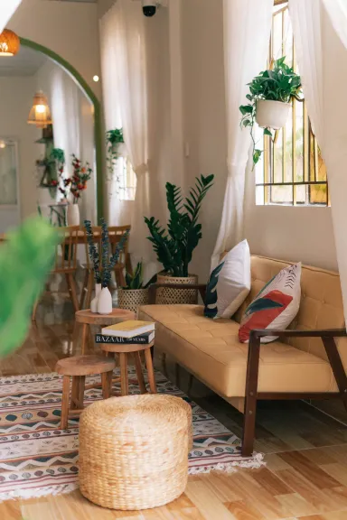 Phòng khách - Cải tạo lại nhà cũ thành homestay cực chill tại Bến Tre
