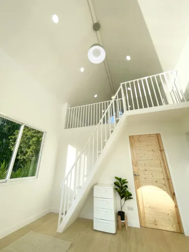 Lối vào - Hơn 300 triệu để có một ngôi nhà gác lửng màu trắng 2 phòng ngủ tiện nghi