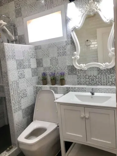  Phòng tắm - Căn nhà sàn nông thôn thiết kế cổ điển châu Âu lạ mắt 