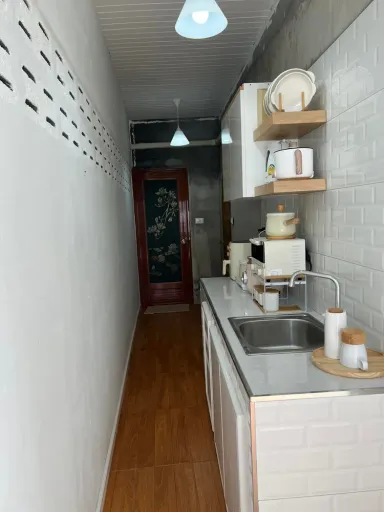 Phòng bếp - Căn nhà nhỏ tối giản ông bố thợ cơ khí xây tặng con gái chỉ hơn trăm triệu
