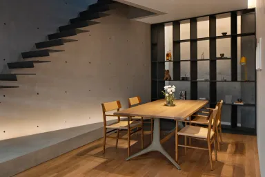  Phòng bếp, Phòng ăn - “MDJ House”: nhà 2 tầng 400m2 kết hợp gỗ và bê tông kết cấu lệch tầng độc lạ 