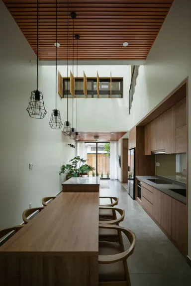 Phòng bếp Phòng ăn - Thành quả bất ngờ sau cải tạo của ngôi nhà trong khu dân cư lâu đời Phòng bếp Phòng ăn - Thành quả bất ngờ sau cải tạo của ngôi nhà trong khu dân cư lâu đời