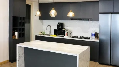 Phòng bếp - Nhà tối giản bỏ phòng khách, sơn nhà màu xanh dương - xanh lá, bạn đã thử?