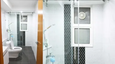 Phòng tắm - Nhà tối giản bỏ phòng khách, sơn nhà màu xanh dương - xanh lá, bạn đã thử?