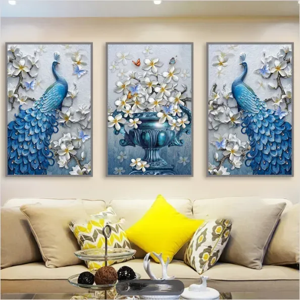 Tranh Decor: Công Xanh Bên Lọ Hoa Sứ