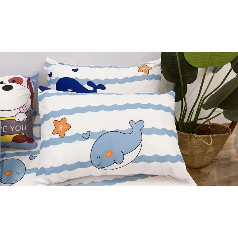 Bộ Ga Gối Cotton Poly Mẫu Cá Heo Emmibedding Store