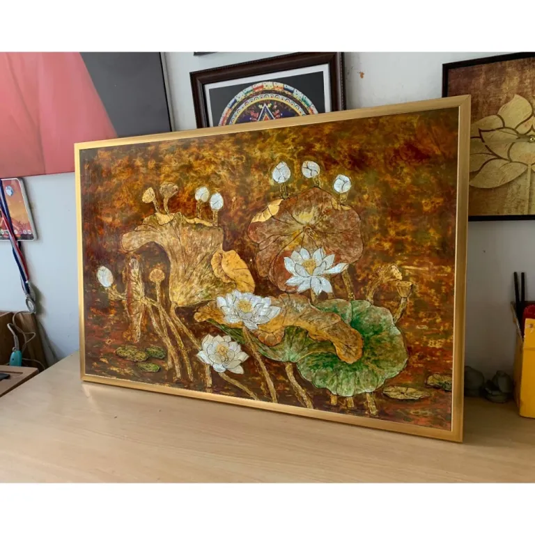 Tranh sen vàng, tranh in vải canvas lụa kimsa, kích thước 60x90cm đủ khung và đinh treo