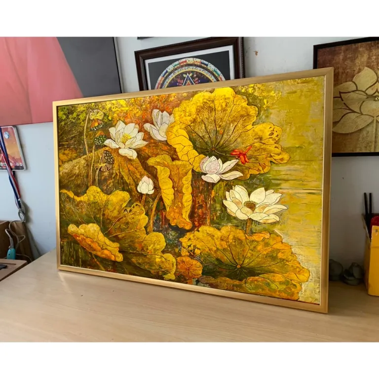 Tranh sen vàng, tranh in vải canvas lụa kimsa, kích thước 60x90cm đủ khung và đinh treo